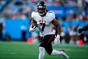 Bijan Robinson: Hair| Stats| New haircut| Fantasy| Contract| College