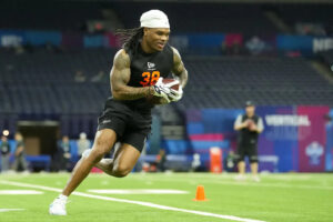 Zavion Thomas: 40 time| Walter payton| Related to walter payton