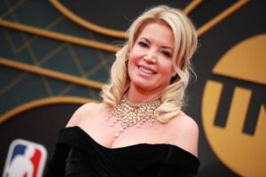 Jeanie Buss: Young| Siblings| Age| News| Married| Net worth
