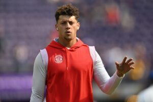 Patrick Mahomes: What nationality is| Stats tonight| Is gay
