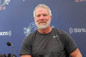 Brett Favre: Parkinson| Concussions| Video| Parkinson disease