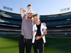 Cody Bellinger: Wife| Contract| Stats| Dodgers| Age| Height| Savant