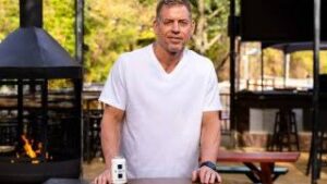 Troy Aikman: ESPN contract| Broadcasting| When did retire| Beer