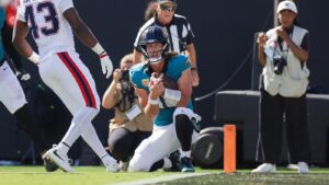 Trevor Lawrence: Knee| Kneel| Why did take a knee| Stats today
