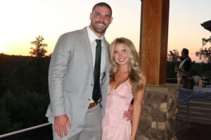 Mark Andrews: Fumble| Drops| How old is| Wife| What number is