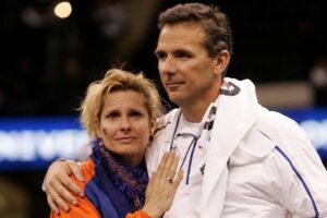 Urban Meyer: How old is| Coaching career| Wiki| Bar| Wife