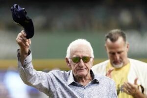 Bob Uecker: Sitcom| Where is buried| Brewers| Did bob die| Death